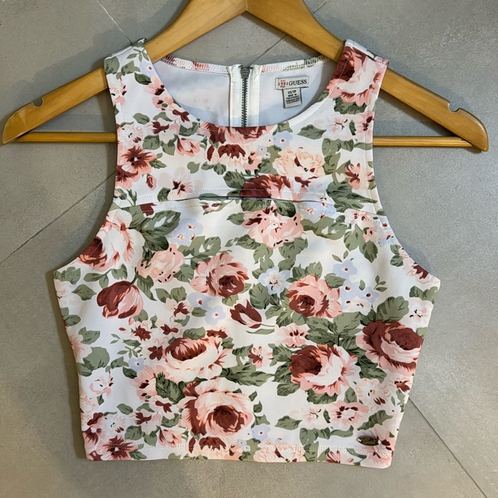 Guess Xsmall Floral Crop Top. Pink-Red/ Green/ White.